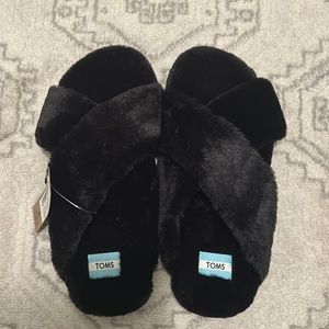 Toms slippers size 8 NWT and box